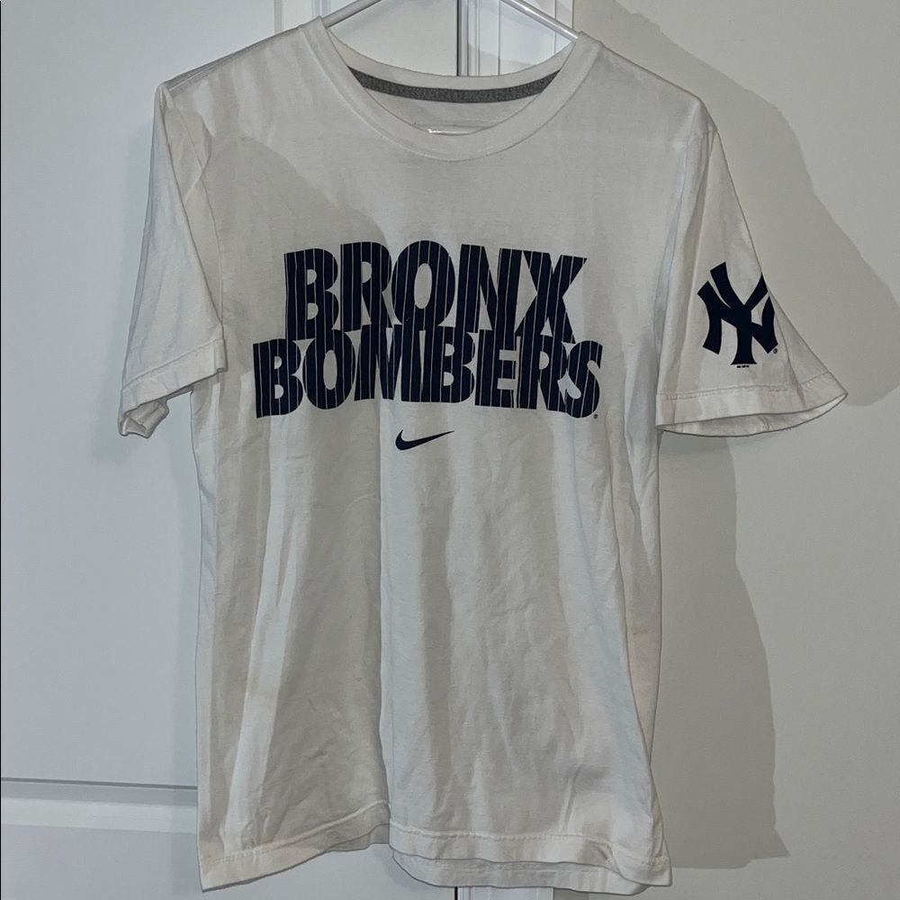 Nike MLB Bronx Bomber Athletic style New York Yankees baseball T Shirt S White